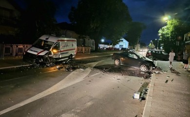 Težak sudar u Bijeljini, učestvovalo i vozilo Hitne pomoći