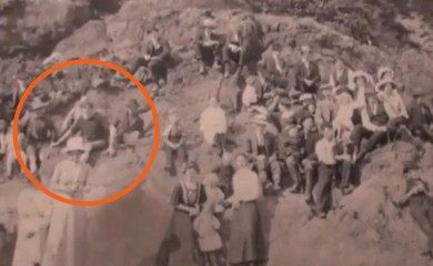 Fotografija iz 1917. zbunila ljude: “Pogledajte mu odjeću i frizuru. Nije iz toga vremena” VIDEO