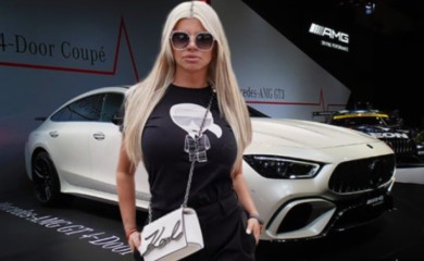 Zaigrala se u fotošopu: Dara Bubamara ponovo na meti kritika fanova FOTO