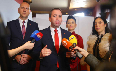 Selak obezbijedio školski pribor za đake na Manjači