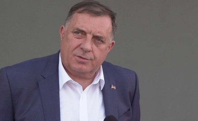 Dodik poručio da Šmit nema prava da drži predavanja: “Igra igru”