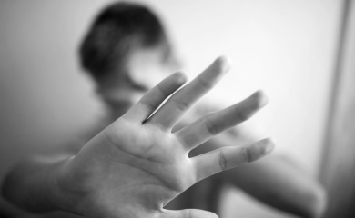 TEKSAS: Majka iz SAD-a tjerala djecu da piju urin i jedu izmet, hranila ih jednom sedmično