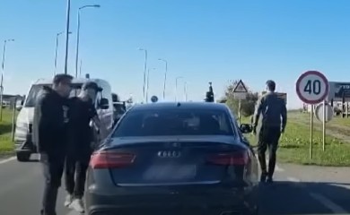 Policija sve gledala i pustila napadače: U Vukovaru napadnuto vozilo sa srpskim tablicama VIDEO