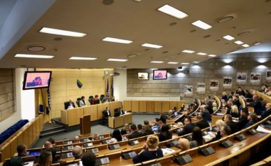 Sila zakon mijenja! Odgođena sjednica zbog oštećenja plafona u zgradi parlamenta