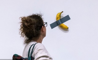 "Umjetničko djelo" sa zalijepljenom bananom na zid prodano za 6,2 miliona dolara