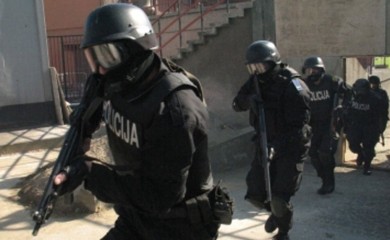 Velika policijska akcija zbog droge i oružja
