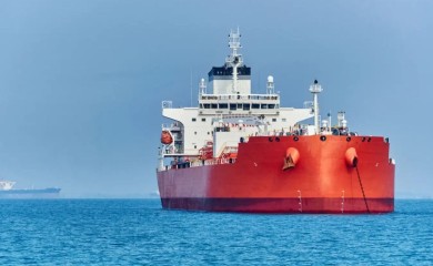 Francuska zaustavila tanker sa ruskom naftom dok Zelenski traži isto u Davosu