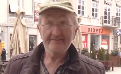 Simpatični deka postao hit na mrežama: Pitali ga koliko je važno vođenje ljubavi, ovaj odgovor je nasmijao sve (VIDEO)