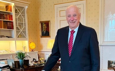 Osoblje dvora oduševilo kralja rođendanskim poklonom (FOTO)