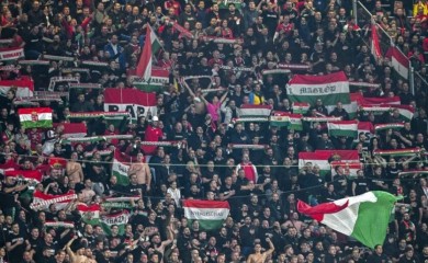 Kako moguće: UEFA dozvolila zastavu “Velike Mađarske” sa dijelovima Srbije i drugih zemalja (FOTO)
