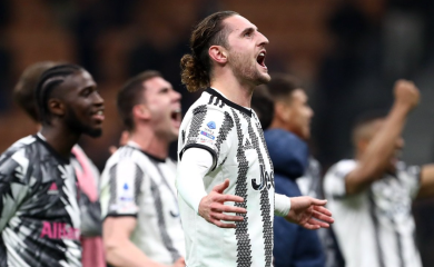 Rabio koketira sa engleskim velikanom