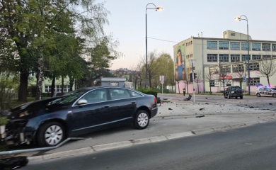 Teška saobraćajka, tri osobe povrijeđene: Dijelovi automobila svuda po cesti