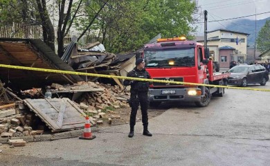 Priština porušila garaže u sjevernom dijelu Kosovske Mitrovice čiji su vlasnici Srbi (VIDEO)