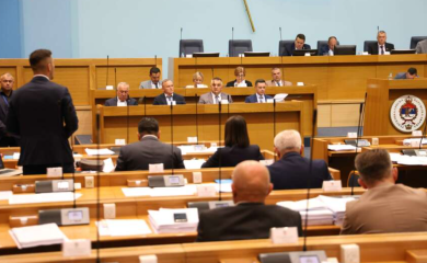 Zasjeda Narodna skupština RS, na dnevnom redu i referendum