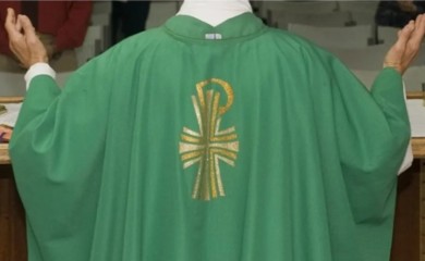 Sveštenici organizovali razvratnu žurku! Čovjeku pozlilo od previše seksa