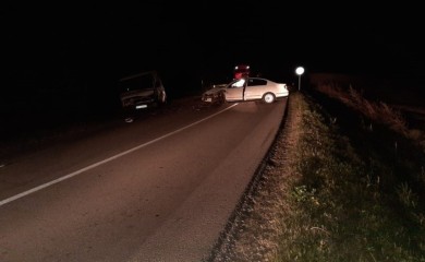 KOVIN: Preticao kamion na punoj liniji, pa udario u kombi