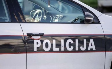 Na slobodu pušten muškarac koji je prijetio da će pucati iz zolje