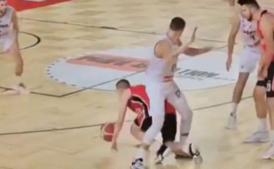 Neviđeno do sada: Košarkaš se provukao kroz noge na utakmici Premijer lige BiH VIDEO