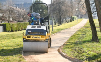 Za sve rekreativce i sportiste: 1,2 kilometra nove tartan trim staze u Parku “Mladen Stojanović”