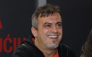Sergej Trifunović vjerio djevojku: Lijepa Isidora pokazala dijamantski prsten FOTO