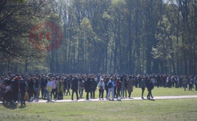 Sjećanje na žrtve genocida: U Donju Gradinu stigle hiljade ljudi iz Srpske, najviše školaraca
