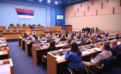 Povećane plate poslanicima u Narodnoj skupštini RS, da li su to i zaslužili?