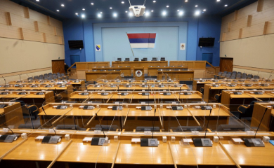 Poslanici NS RS se spremaju za odmor, koliko su ga zaslužili?