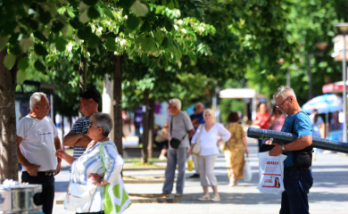 Političari se hvale mizernim povećanjem penzija: Dovoljno za kilu junetine s kostima, ali ne i bez kosti