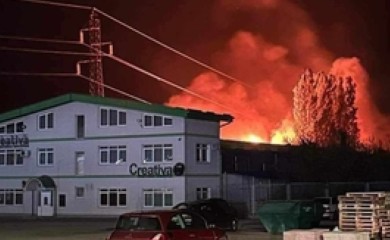 Izgorjeli pomoćni objekti fabrike u Bihaću