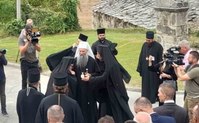 Patrijarh Porfirije u posjeti Manastiru Žitomislić, dočekali ga mnogobrojni vjernici