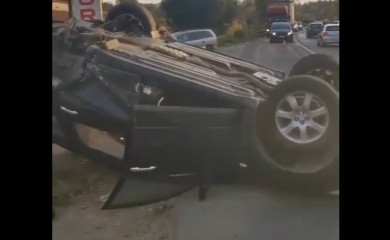 BEOGRAD: Nakon nesreće automobil završio na krovu