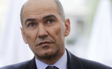 Janša poziva Slovence da se naoružaju: Vrag je odnio šalu
