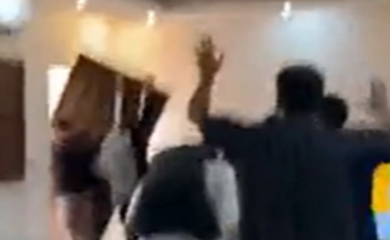 Ludnica navijača: Slavili gol Saudijske Arabije pa izvalili vrata VIDEO