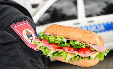 Policiji u Banjaluci prijavljeno da je dijelio sendviče glasačima