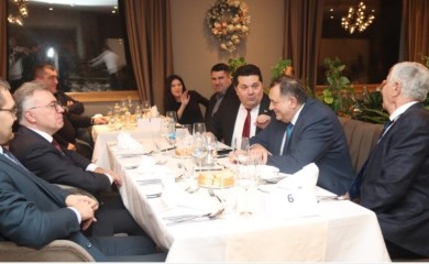 Dodik sa Kalabuhovim i visokim zvaničnicima iz Srpske na Jahorini