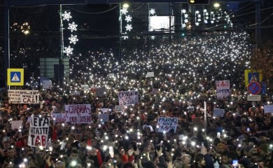Na sinoćnjim demonstracijama u Beogradu okupilo se više od 100.000 građana