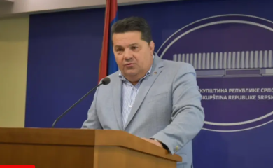 Stevandić poručio Vukanoviću: “Zaštitnik pedofila nema pravo da priča o djeci i tuđim porodicama”