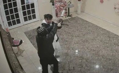 KALIFORNIJA: Objavljen snimak hrabrog mladića kako otima pušku iz ruku ubice (VIDEO)