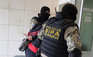 SIPA zaplijenila gomilu para, dvojac uhapšen zbog zelenašenja