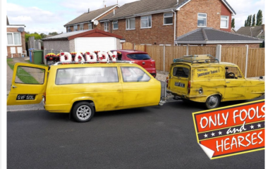 Pogrebna povorka engleskom slikaru sa automobilom iz serije "Mućke"