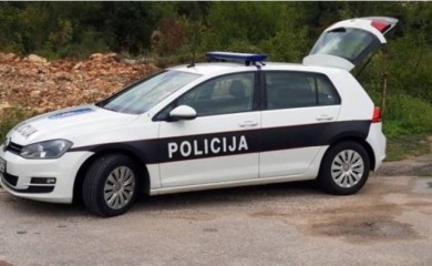 Provalili u trgovinu pa ukrali žvake i kafu