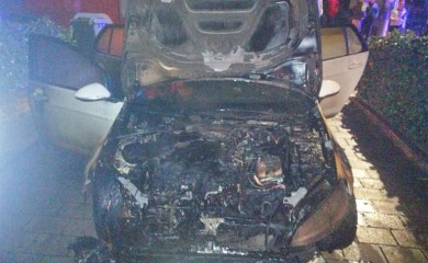 U razmaku od pola sata u Banjaluci sinoć gorjeli auto i dvije garaže (FOTO)