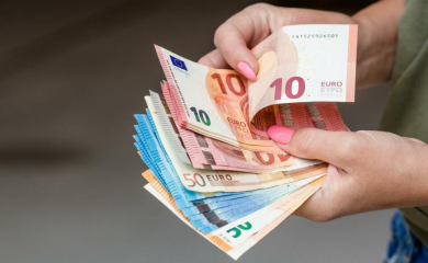 Izradila i dokumentaciju: Radnica banke 11 godina krala novac klijentima, prisvojila 490.000 evra