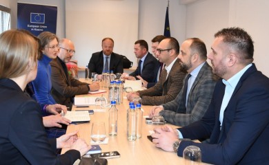 Simić: Radi se na rješenju za vozila, prioritet obrazovni i zdravstveni sistem