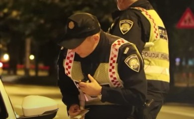 "Dobro veče, majmunče" Žena se napila, pa vrijeđala policajca
