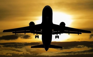 Zapalio se avion sa 150 putnika (VIDEO)