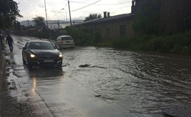 Jako nevrijeme pogodilo Sarajevo, kolaps u saobraćaju (VIDEO / FOTO)