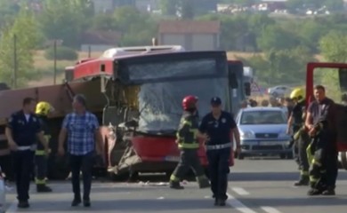 Udes u Beogradu: Poginuo muškarac, petero teže povrijeđeno