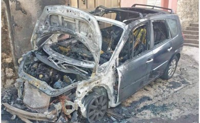 CRNA GORA: Zapaljen auto odbornika Demokrata Sava Nikovića