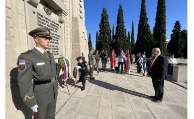 Milunović položio vijenac na spomenik na Zejtinliku